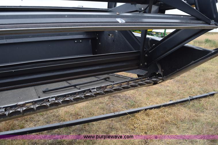 image for item K6115 2005 MacDon 963 draper head