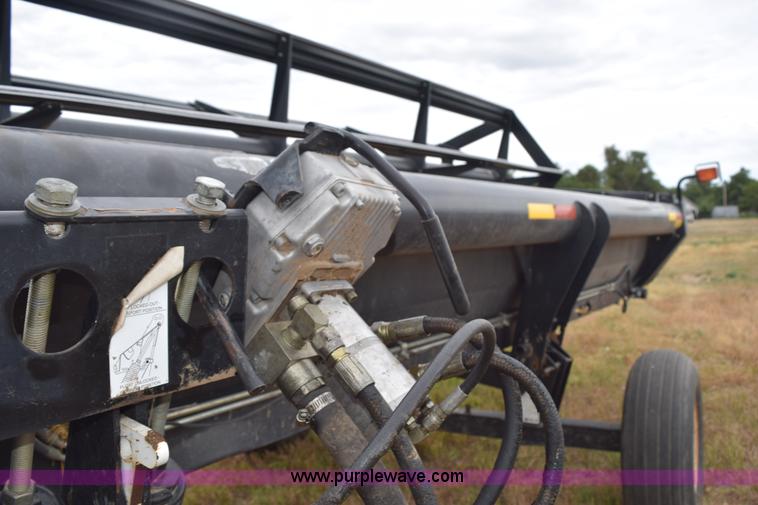 image for item K6115 2005 MacDon 963 draper head