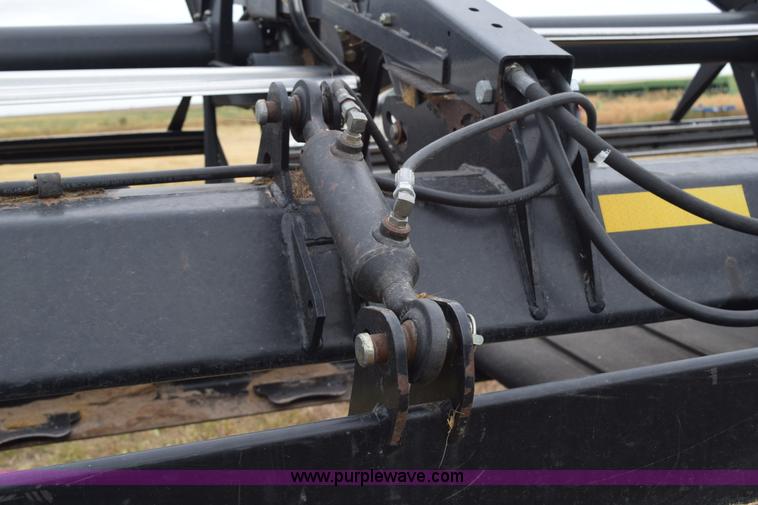 image for item K6115 2005 MacDon 963 draper head