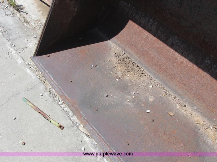 image for item L4008 Great Bend 870 loader