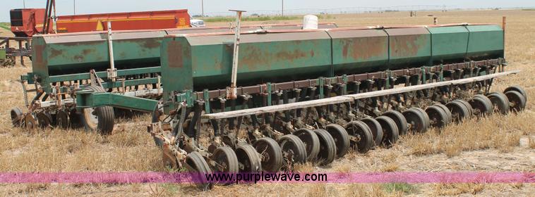 Marliss grain drill in Hereford, TX | Item L4342 sold | Purple Wave