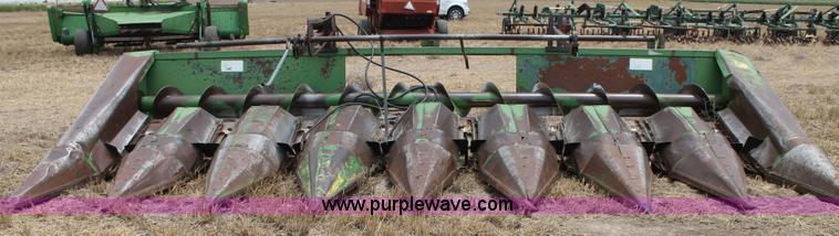 image for item L4347 John Deere 843 corn head