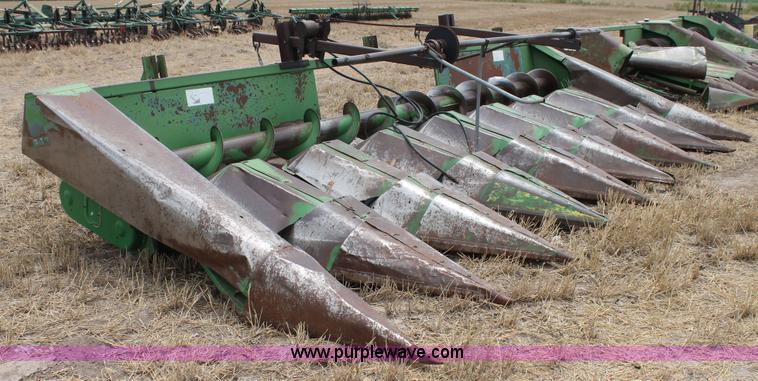 image for item L4347 John Deere 843 corn head
