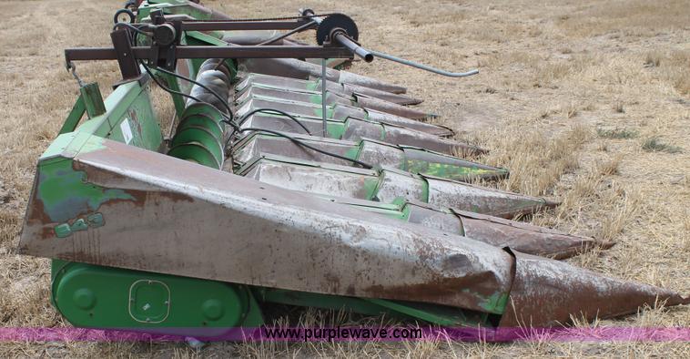 image for item L4347 John Deere 843 corn head