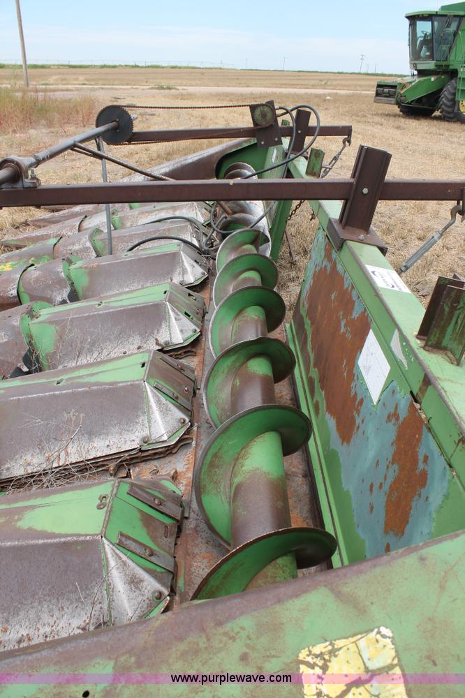 image for item L4347 John Deere 843 corn head