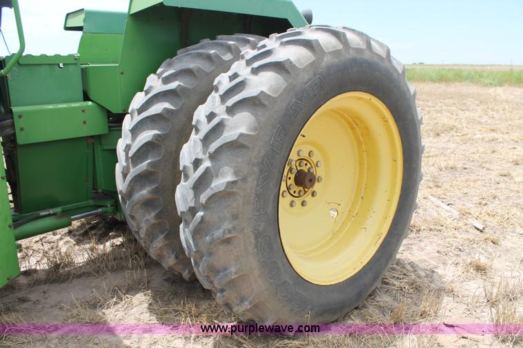 image for item L4349 1990 John Deere 8760 4WD tractor