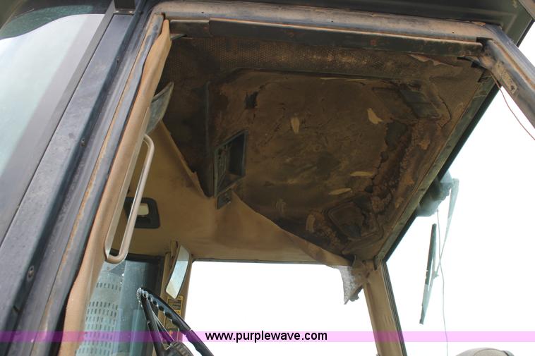 image for item L4349 1990 John Deere 8760 4WD tractor