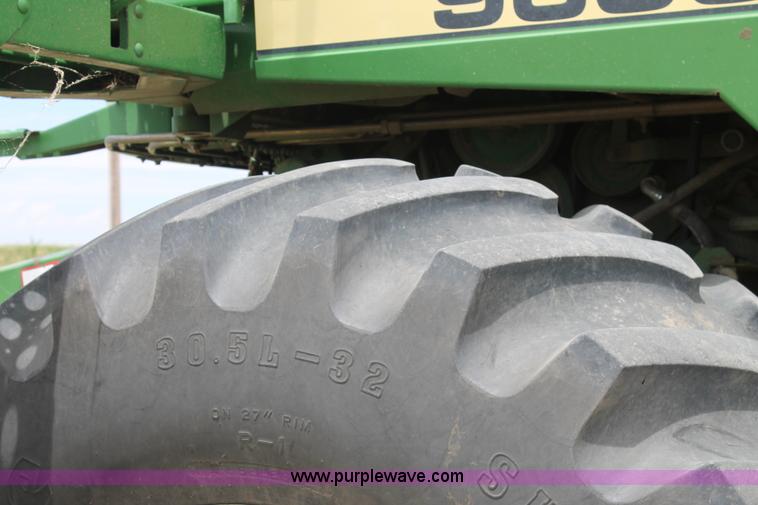 image for item L4350 1995 John Deere 9600 combine