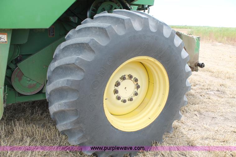 image for item L4350 1995 John Deere 9600 combine
