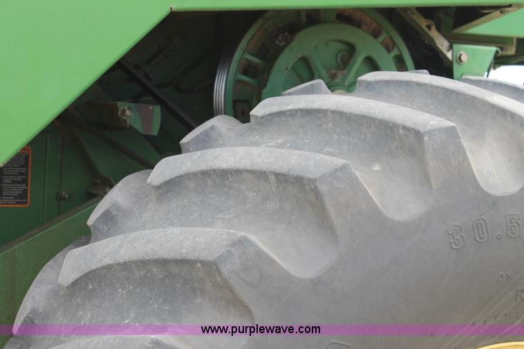 image for item L4350 1995 John Deere 9600 combine