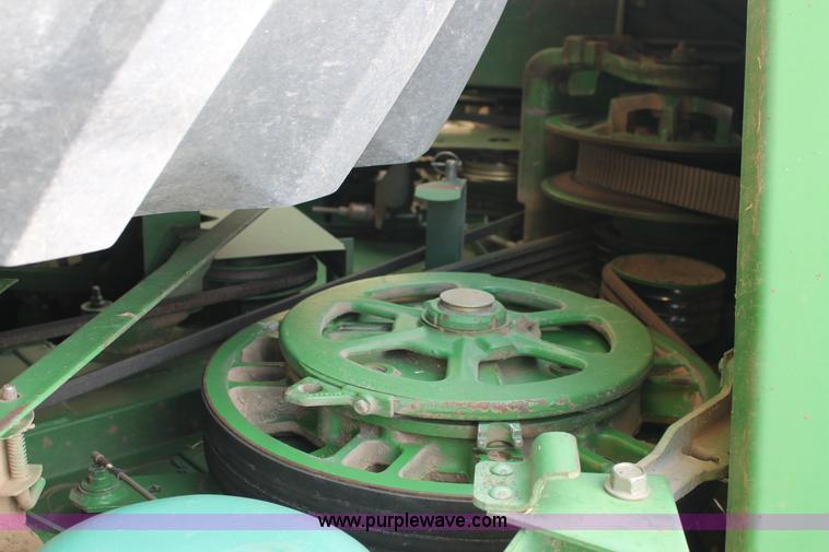 image for item L4350 1995 John Deere 9600 combine