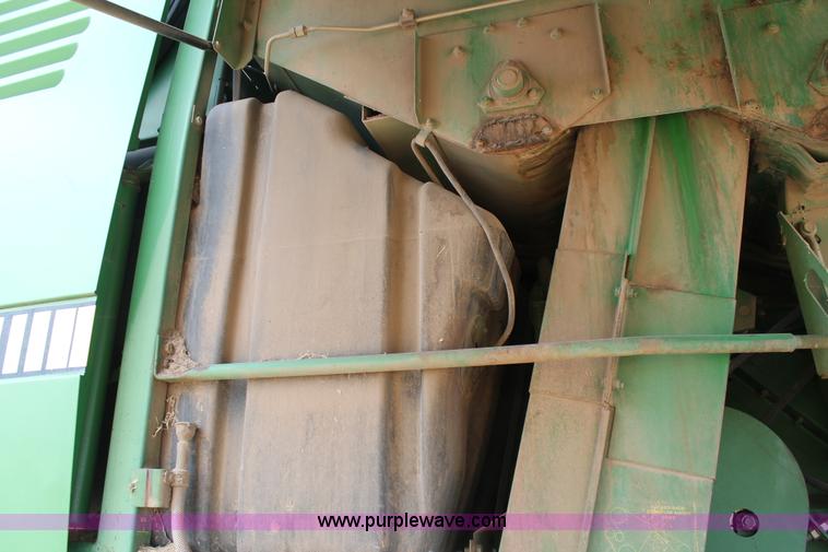 image for item L4350 1995 John Deere 9600 combine