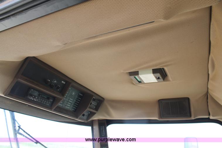 image for item L4350 1995 John Deere 9600 combine