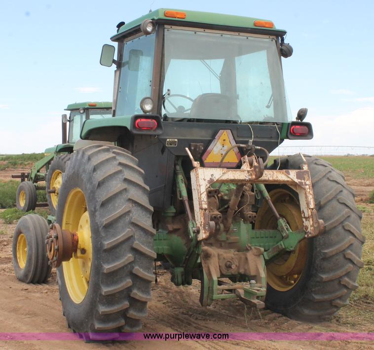 image for item L4353 1981 John Deere 4640 tractor