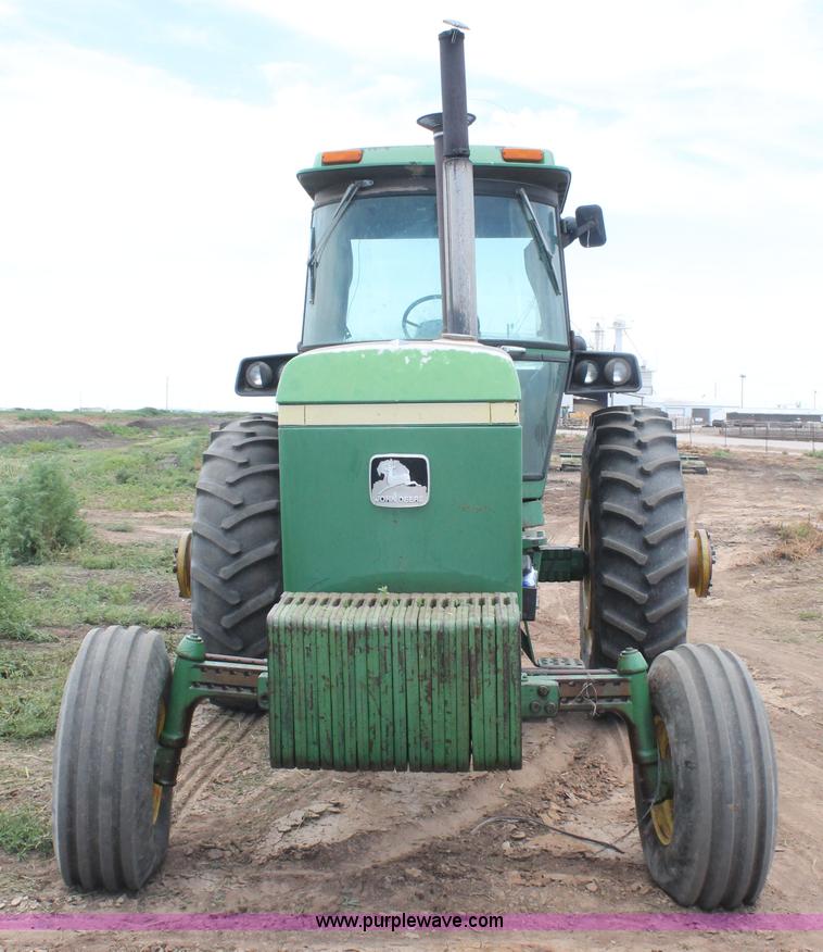 image for item L4353 1981 John Deere 4640 tractor