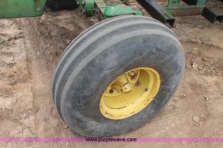 image for item L4353 1981 John Deere 4640 tractor