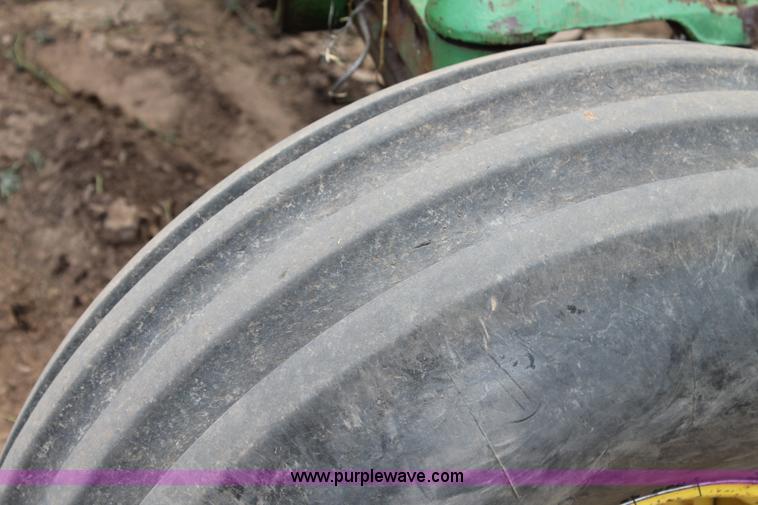 image for item L4353 1981 John Deere 4640 tractor