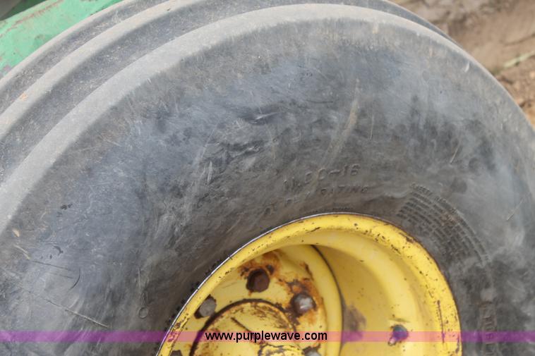 image for item L4353 1981 John Deere 4640 tractor