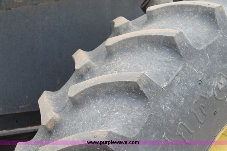 image for item L4353 1981 John Deere 4640 tractor