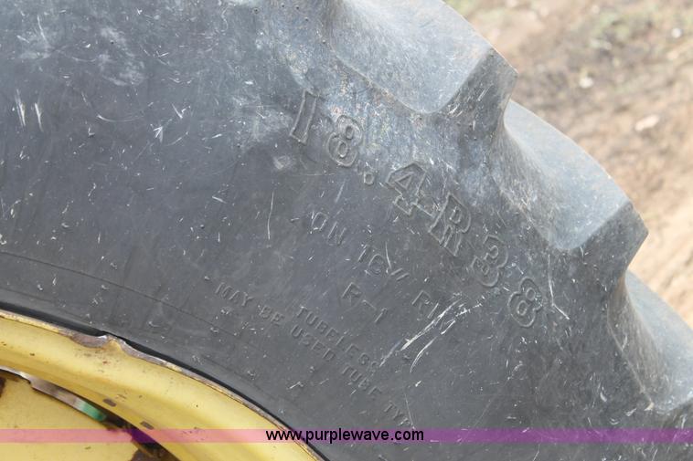 image for item L4353 1981 John Deere 4640 tractor