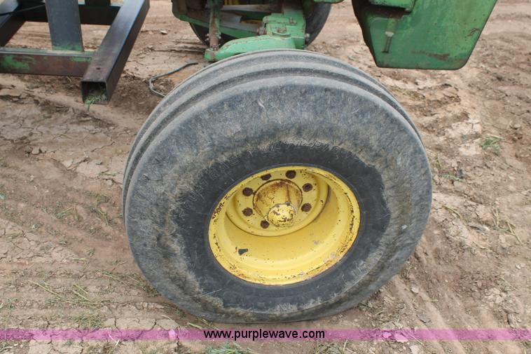 image for item L4353 1981 John Deere 4640 tractor