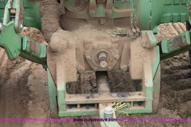 image for item L4353 1981 John Deere 4640 tractor