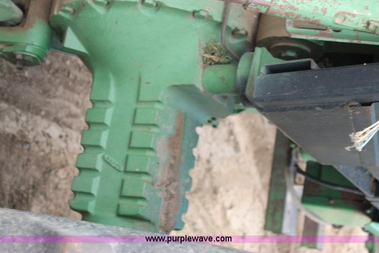 image for item L4353 1981 John Deere 4640 tractor