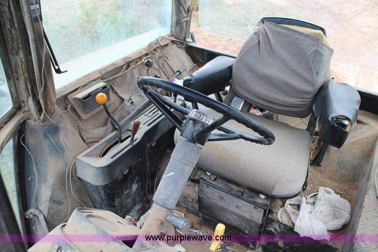 image for item L4353 1981 John Deere 4640 tractor