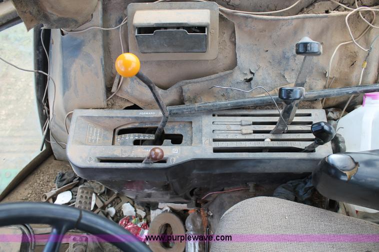 image for item L4353 1981 John Deere 4640 tractor