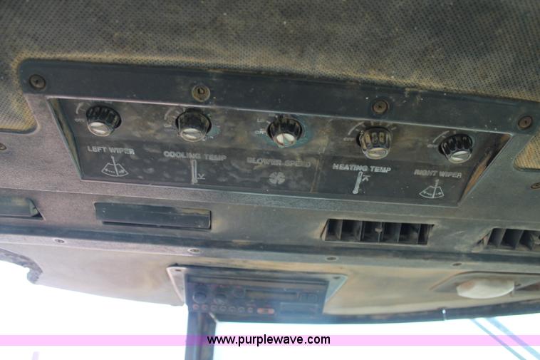 image for item L4353 1981 John Deere 4640 tractor