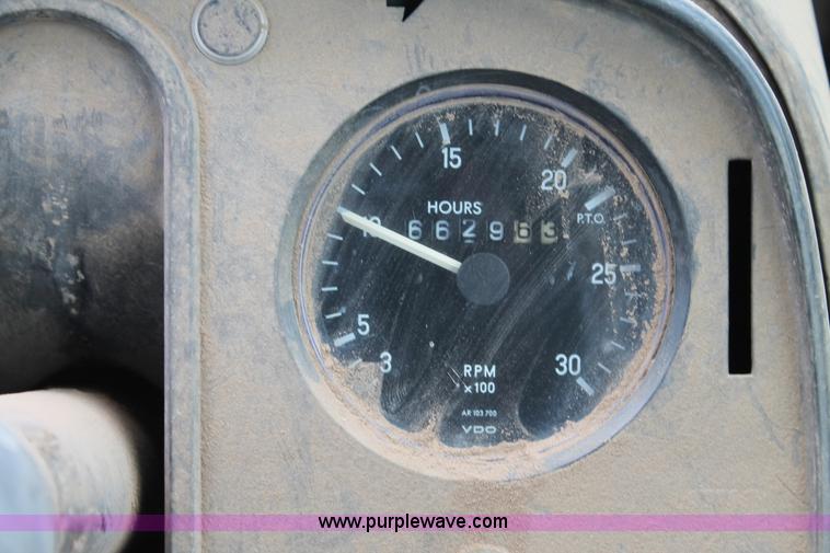 image for item L4353 1981 John Deere 4640 tractor