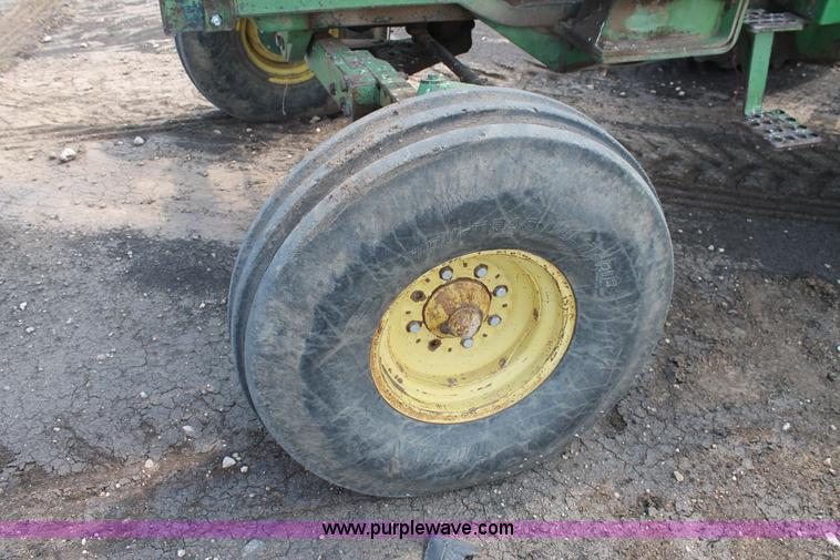 image for item L4354 1981 John Deere 4440 tractor