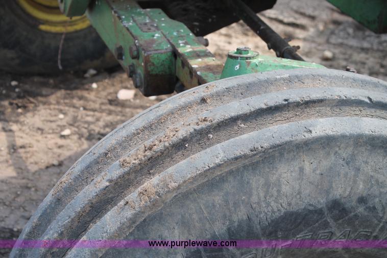 image for item L4354 1981 John Deere 4440 tractor