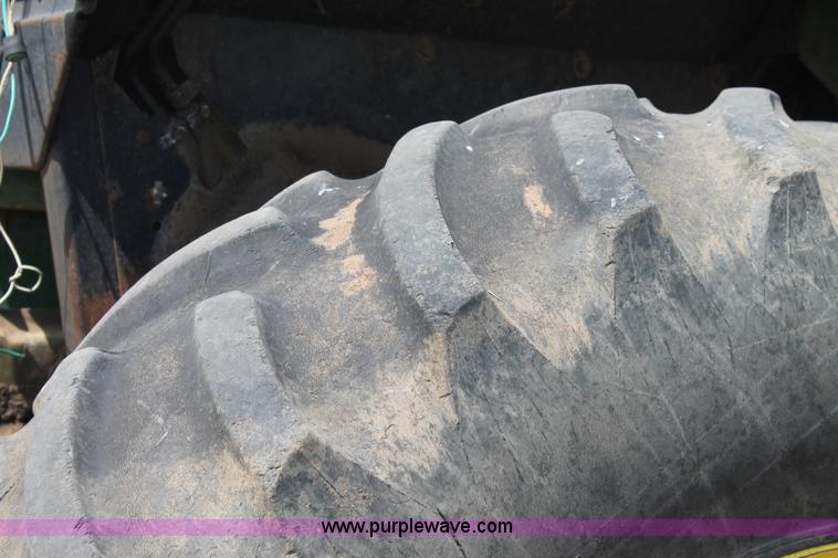 image for item L4354 1981 John Deere 4440 tractor