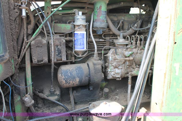 image for item L4354 1981 John Deere 4440 tractor