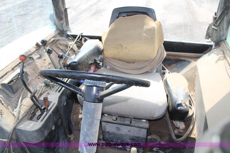 image for item L4354 1981 John Deere 4440 tractor