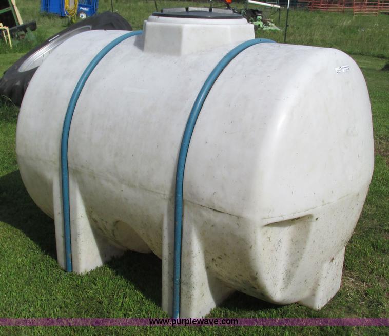 image for item AY9846 500 gallon poly tank