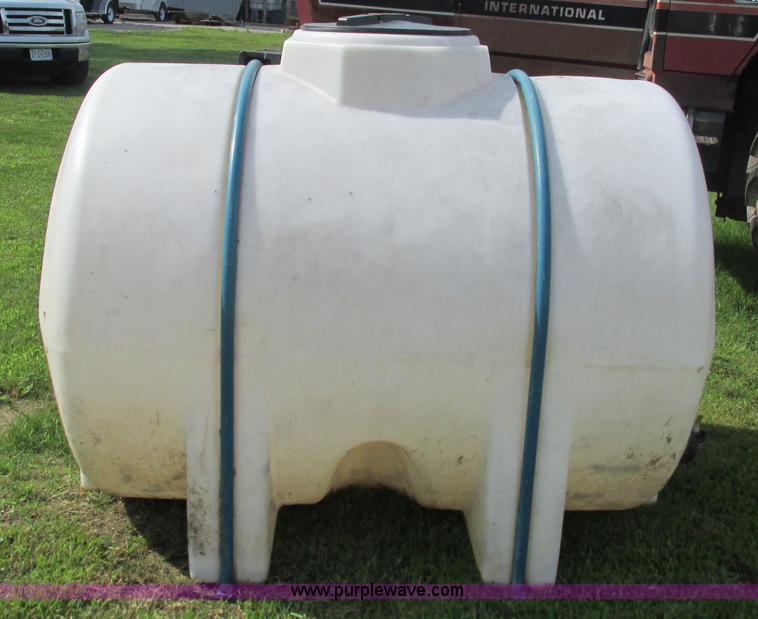 image for item AY9846 500 gallon poly tank