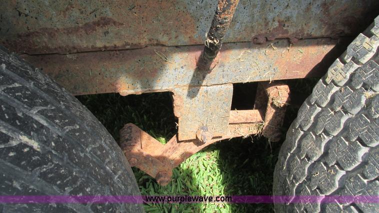 image for item AY9847 1992 PJ utility trailer