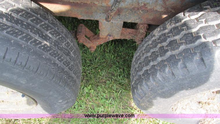 image for item AY9847 1992 PJ utility trailer