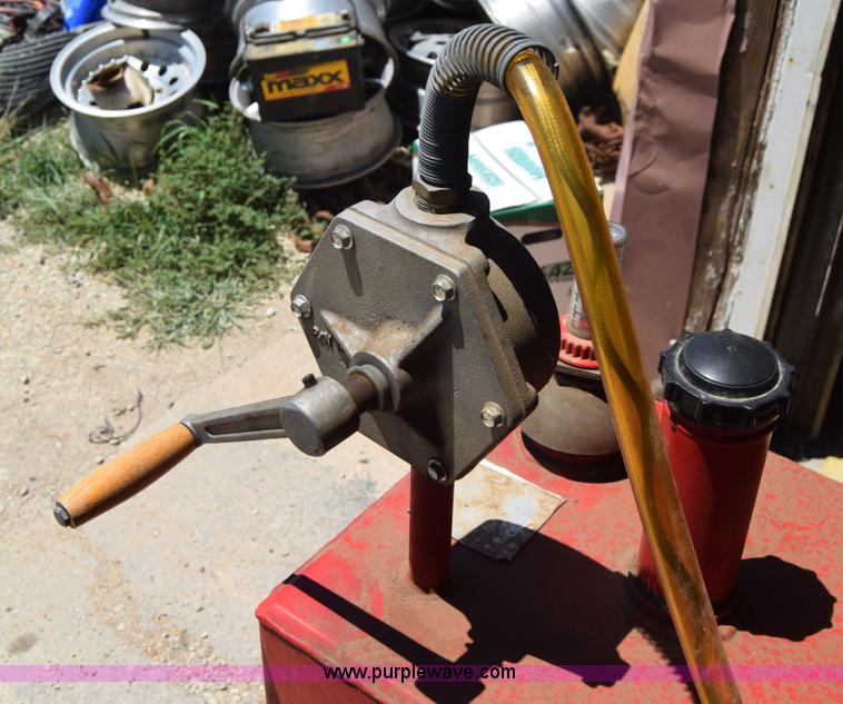 image for item BE9527 (2) Handy gas pumps