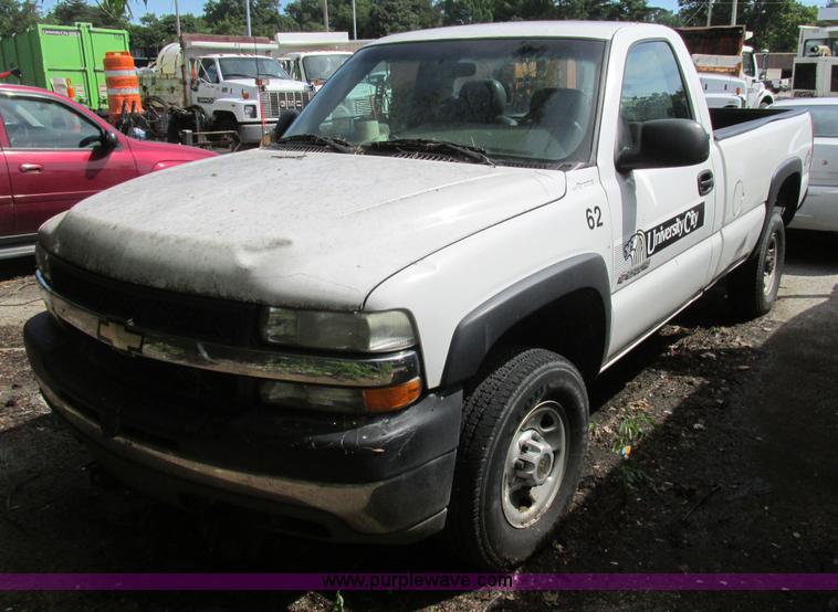 image for item BS9112 2002 Chevrolet Silverado 2500HD pickup truck