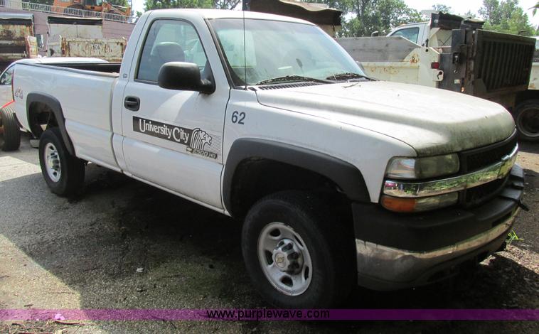 image for item BS9112 2002 Chevrolet Silverado 2500HD pickup truck