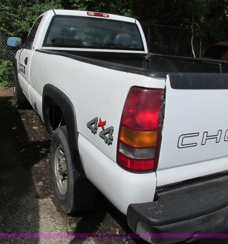 image for item BS9112 2002 Chevrolet Silverado 2500HD pickup truck