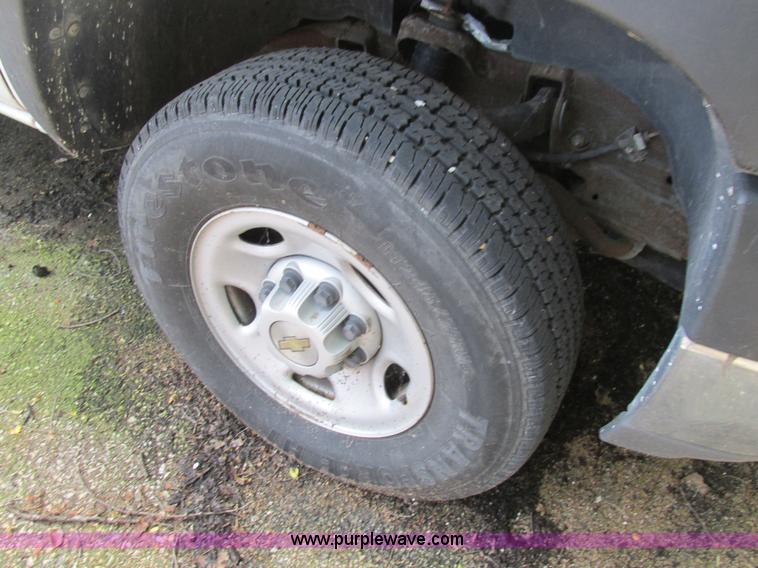 image for item BS9112 2002 Chevrolet Silverado 2500HD pickup truck