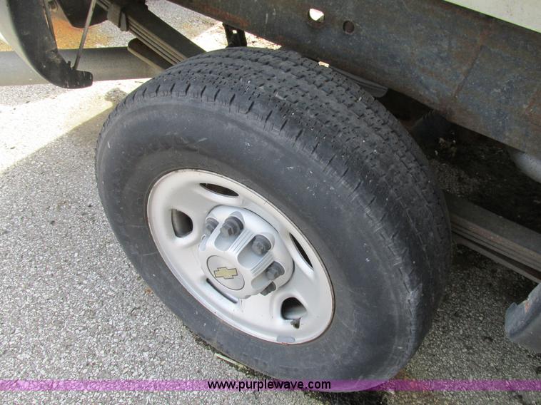 image for item BS9112 2002 Chevrolet Silverado 2500HD pickup truck