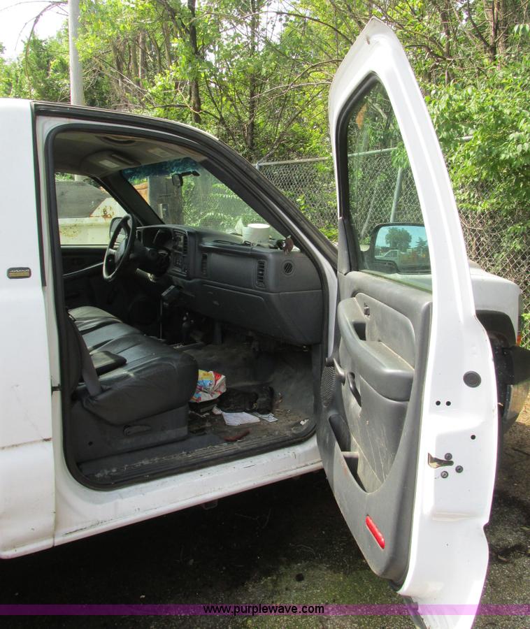 image for item BS9112 2002 Chevrolet Silverado 2500HD pickup truck