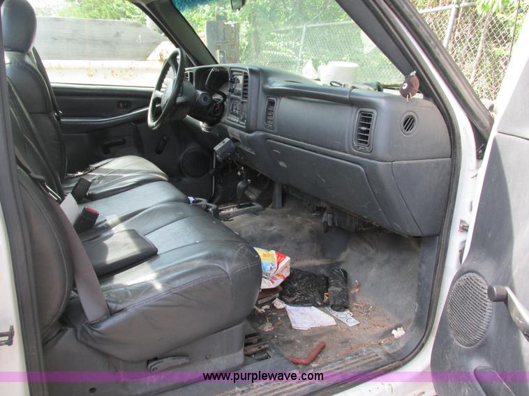 image for item BS9112 2002 Chevrolet Silverado 2500HD pickup truck