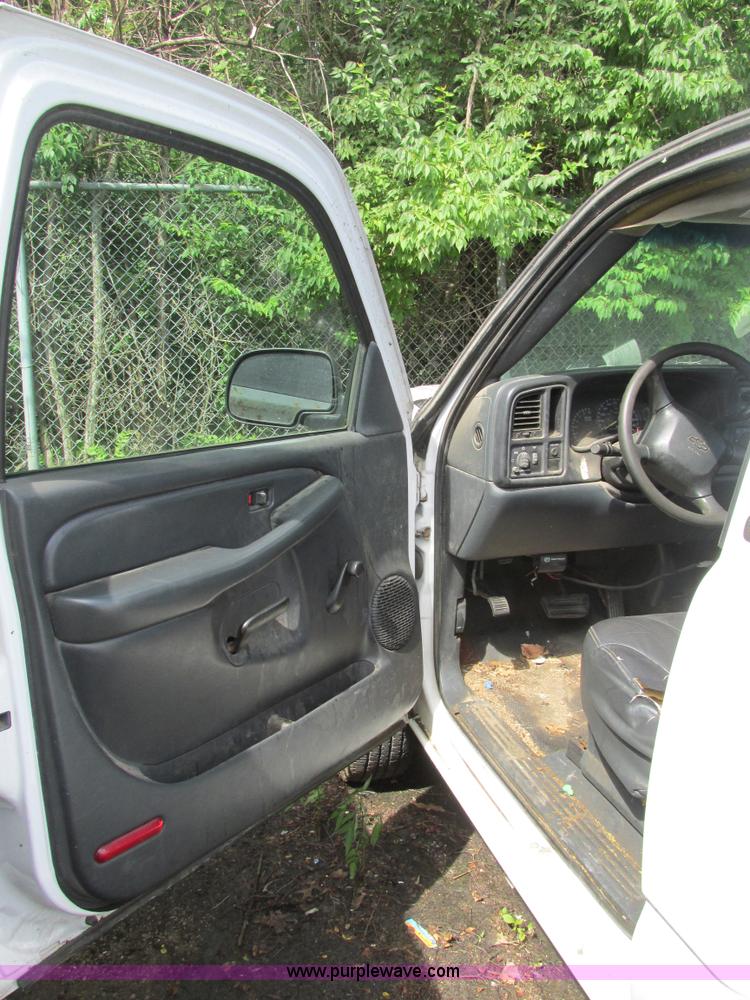 image for item BS9112 2002 Chevrolet Silverado 2500HD pickup truck