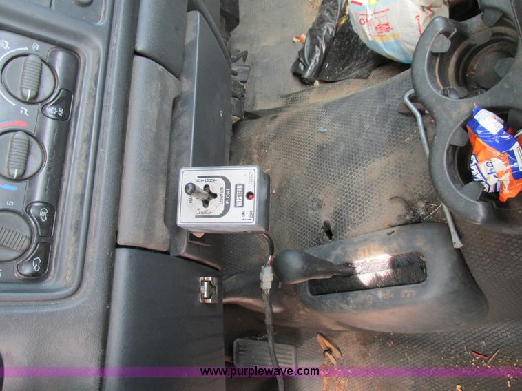 image for item BS9112 2002 Chevrolet Silverado 2500HD pickup truck